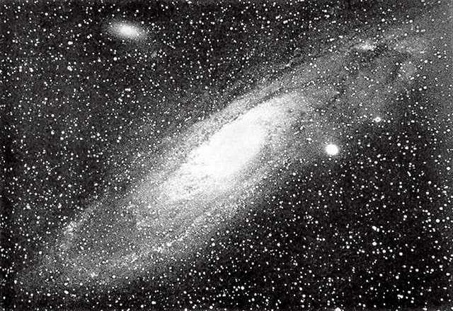 Первая фотография галактики Андромеды
